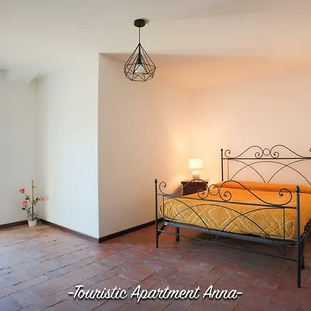Tourist Anna Apartamento Bracciano (Rome)